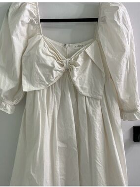 Storia White Puff-Sleeve Bow Front Dress